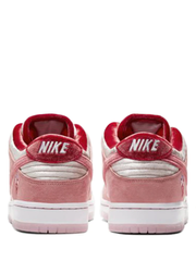 sb dunk low strange love