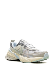NIKE V2K LIGHT BONE METALLIC PLATINUM