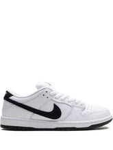 nikee dunk low white black