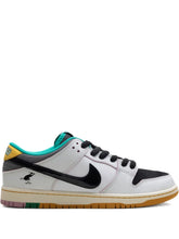 NIK.E sb dunk low pro x csef white and black