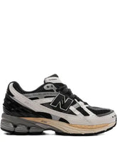 New Balancee 1906 Utility Black Sea Salt Magnet