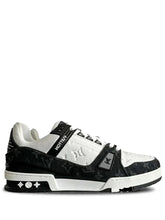 Louiss Vuitton LV Trainer White Black 896