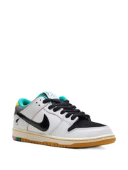 NIK.E sb dunk low pro x csef white and black - 2