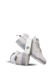 adidass fourm bad bunny light grey