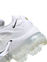Nikee Vapormax Plus triple White