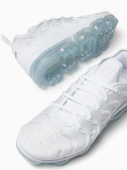 Nikee Vapormax Plus triple White