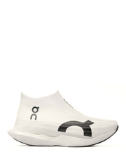 On Running CloudBoom Strike LS White Black 499