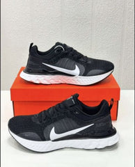 react infinity run white black sale