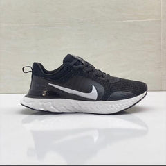 react infinity run white black sale