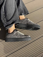 Nikee Airforce 1 low grey black