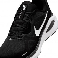 nikee structure 26 black white
