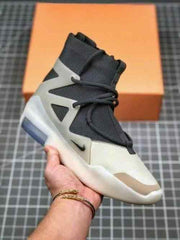 nikee fear of god STRING THE QUESTION