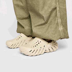 Crocss Echo Clogs (BoneBlack)