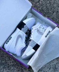Nikee Lebron Witness 8 VIII White Black