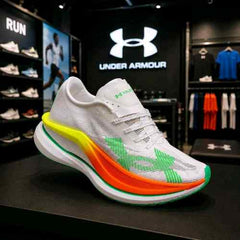 UNDERR ARMOUR LI-RUNNING SHOES 646