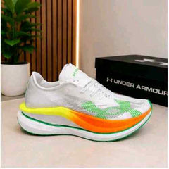 UNDERR ARMOUR LI-RUNNING SHOES 646