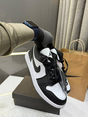 NIKKE AIR JORDAN 1 LOW PANDA FIX