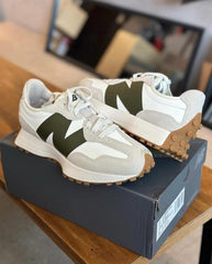New Balanc e 327 Moonbeam Oak Leaf Green