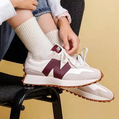 New Balanc e 327 Moonbeam Burgundy