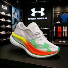 UNDERR ARMOUR LI-RUNNING SHOES 646