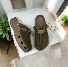 CROcSS YUKON CLOG TAN