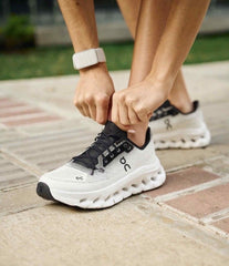 ON CLOUD Running TILT 2 0 BLACK IVORY