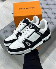 Loui.s Vuitton Trainer Black with all accessories