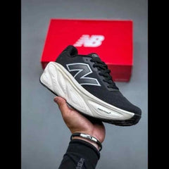 New_Balancee_Fresh_Foam X More_Evoz_V5_Black White