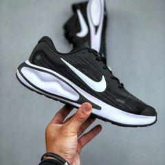 Nik.e Journey Run White Black 1850