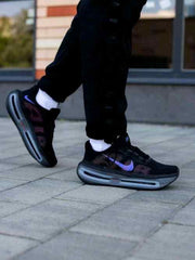 Vomero Premium Black Sapphire Hot Lava