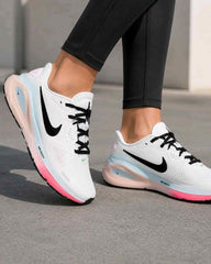 Nikee structure 26 womens 606