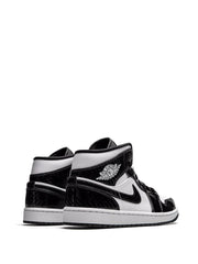 Air Jordan Retro 1 Mid Carbon Fiber 2021