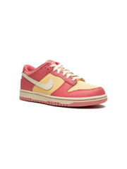 dunk low strawberry peach cream