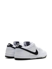 nikee dunk low white black