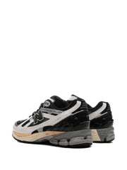 New Balancee 1906 Utility Black Sea Salt Magnet