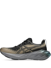 asicss Black Novablast 4 Platinum Champagne