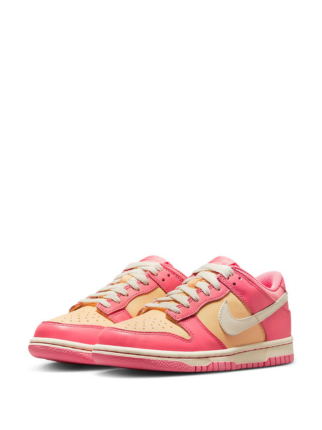 dunk low strawberry peach cream - 3