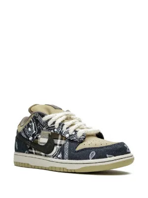nikee sb dunk low travis scott bandhana - 2
