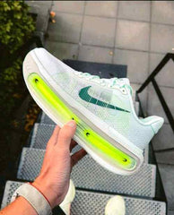 Nikee Vomero Premium Barely Green Volt