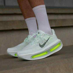 Nikee Vomero Premium Barely Green Volt