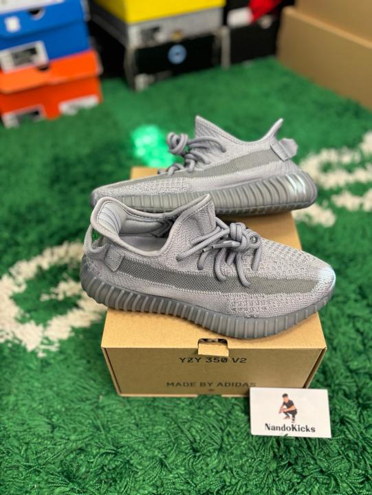 ADIDA_S YEEZY 350 ASH steel grey