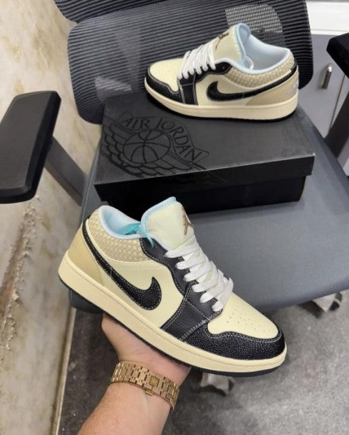 Nik e Air Jordan 1 Low SE Coconut Milk