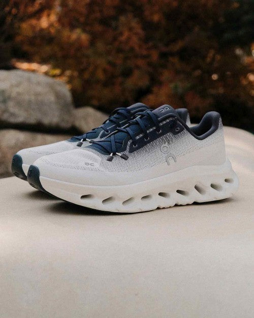 ON Cloud tilt all day trainers in navy