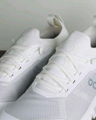 On Cloud 6 Versa All White