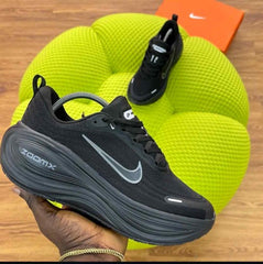 Nikee Zoom Vomero Plus Black