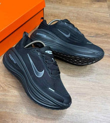 Nikee Zoom Vomero Plus Black