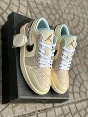 Nikee jordan 1low se sanddrift glacier blue