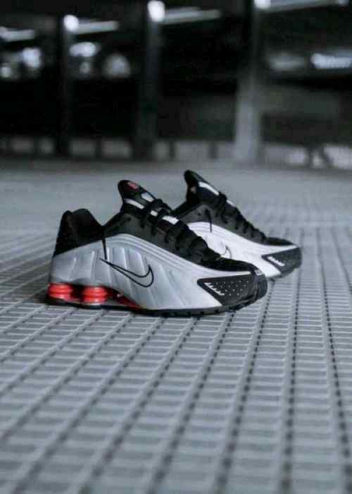 Nikee Shox R4 Black Metallic Silver Red 1203