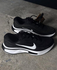 Nik.e Journey Run Black White