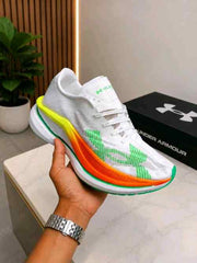UNDERR ARMOUR LI-RUNNING SHOES 646